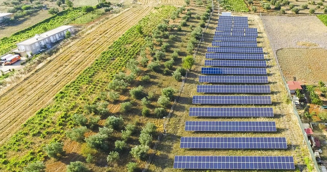 Αποκτά το πρώτο φωτοβολταϊκό έργο στην Ισπανία ισχύος 50 MW