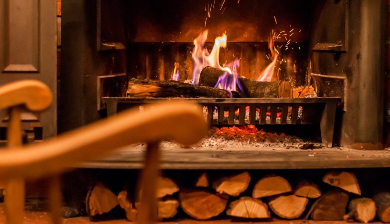 5 Συμβουλές Πώς να Ανάβετε το Τζάκι Εύκολα και με Ασφάλεια